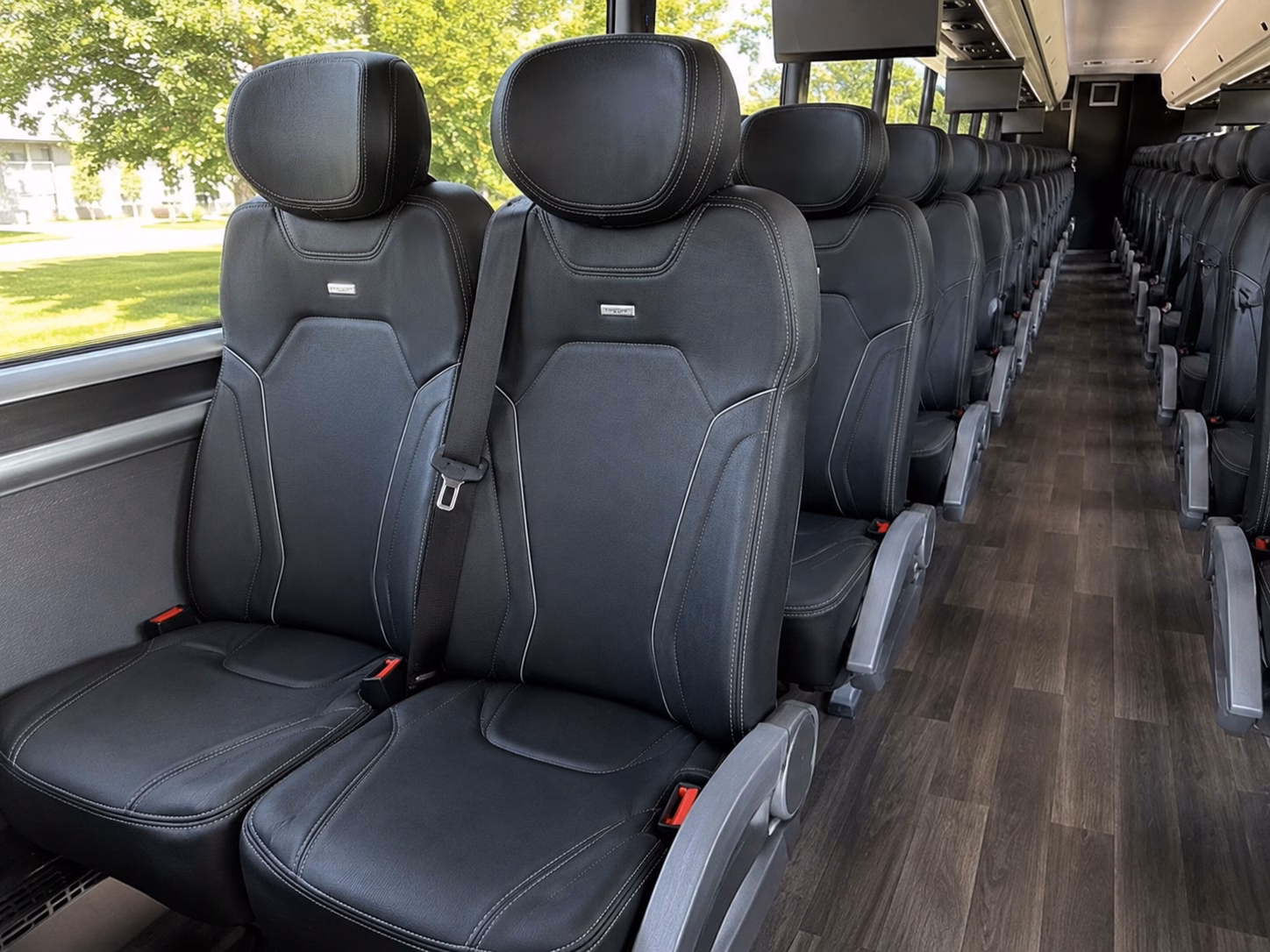 comparing la mirada buses made simple