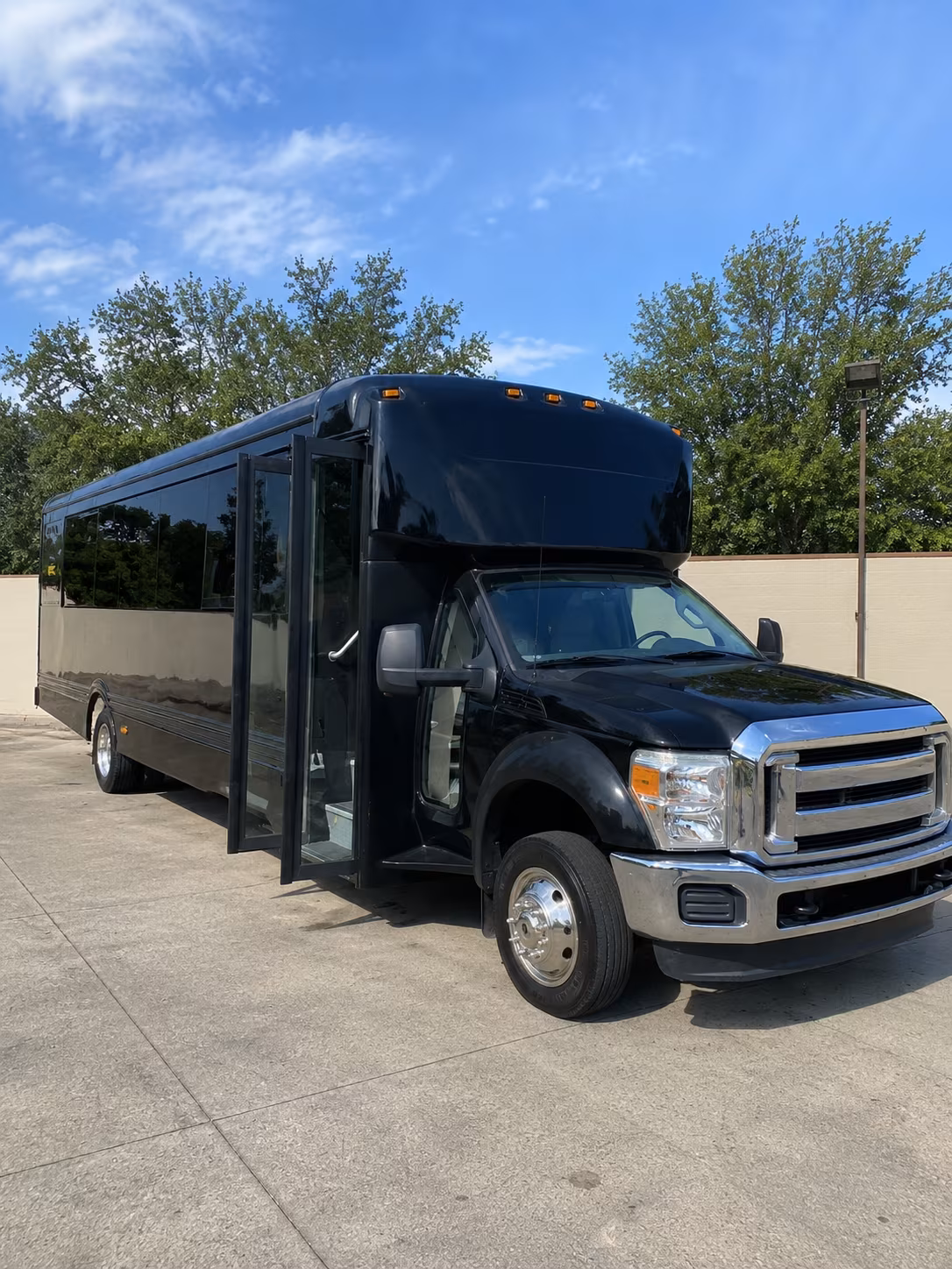 la mirada 20 passenger party bus