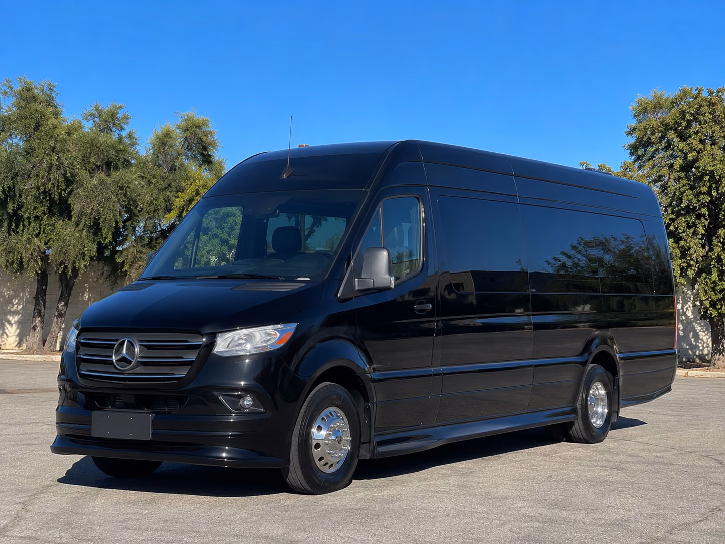 transportation serving la mirada and nearby cities