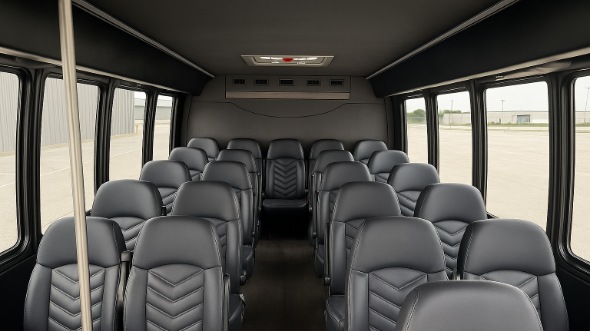 norwalk 28 passenger minibus
